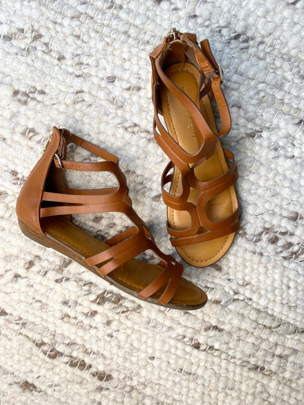 Madden Girl Dari Cognac Cutout Gladiator Flat Sandals, Size 7 - Picture 3 of 10